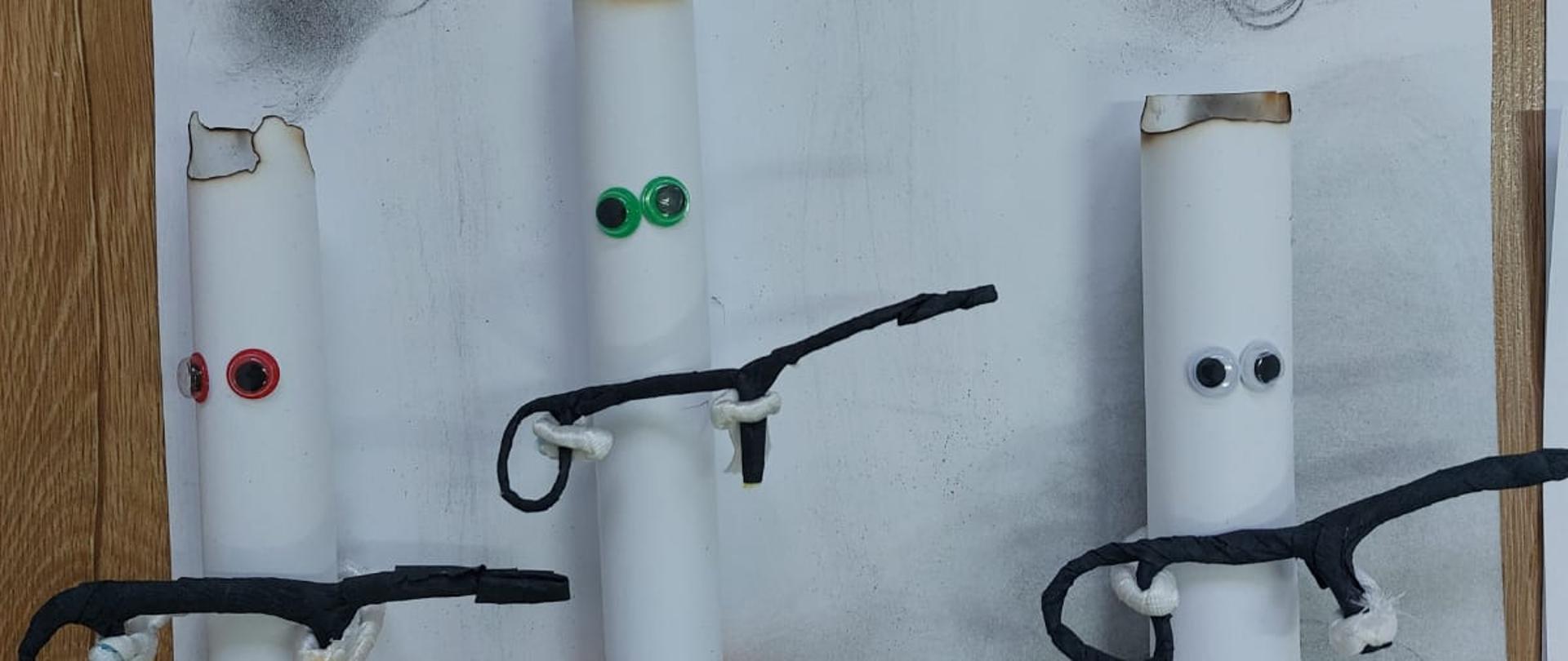 Napis "Palenie zabija", Papierosy trzymają karabiny. 