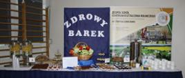 Zdrowy barek - stoisko ZS CKR w Starym Lubiejewie z poczęstunkiem