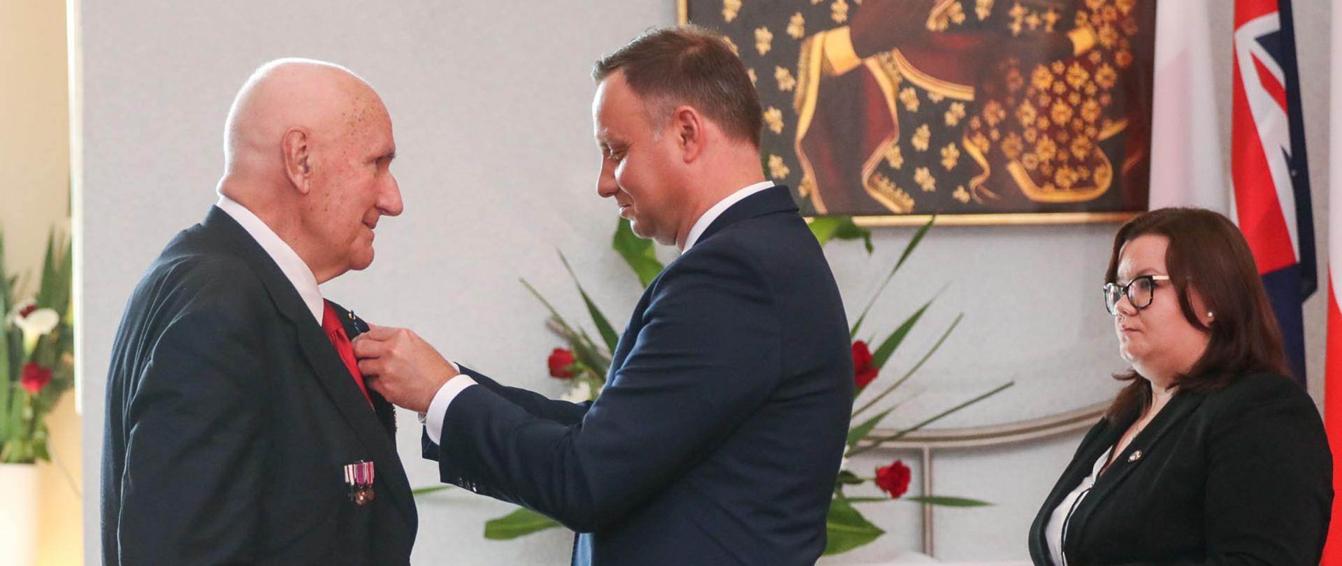 Photo: Grzegorz Jakubowski / KPRP. During his visit to Australia in 2018, President Andrzej Duda awarded Jerzy Łuk-Kozika OAM with the Officer's Cross of the Order of Merit of the Republic of Poland