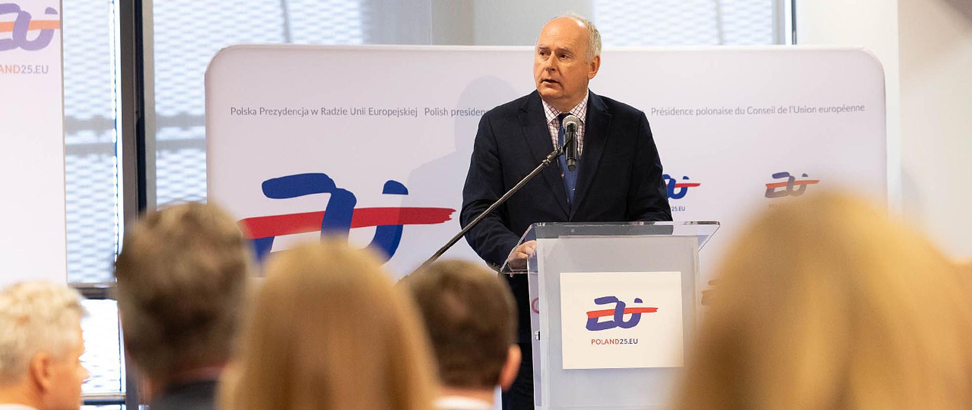 13 marca br. na PGE Narodowy w Warszawie odbyła się konferencja na temat mobilności wojskowej. W spotkaniu zorganizowanym przez Ministerstwo Obrony Narodowej w ramach polskiej Prezydencji w Radzie Unii Europejskiej eksperci z państw członkowskich UE, ośrodków analitycznych oraz instytucji unijnych debatowali nad wzmacnianiem europejskiej gotowości oraz możliwościami pogłębienia współpracy pomiędzy UE i NATO. 