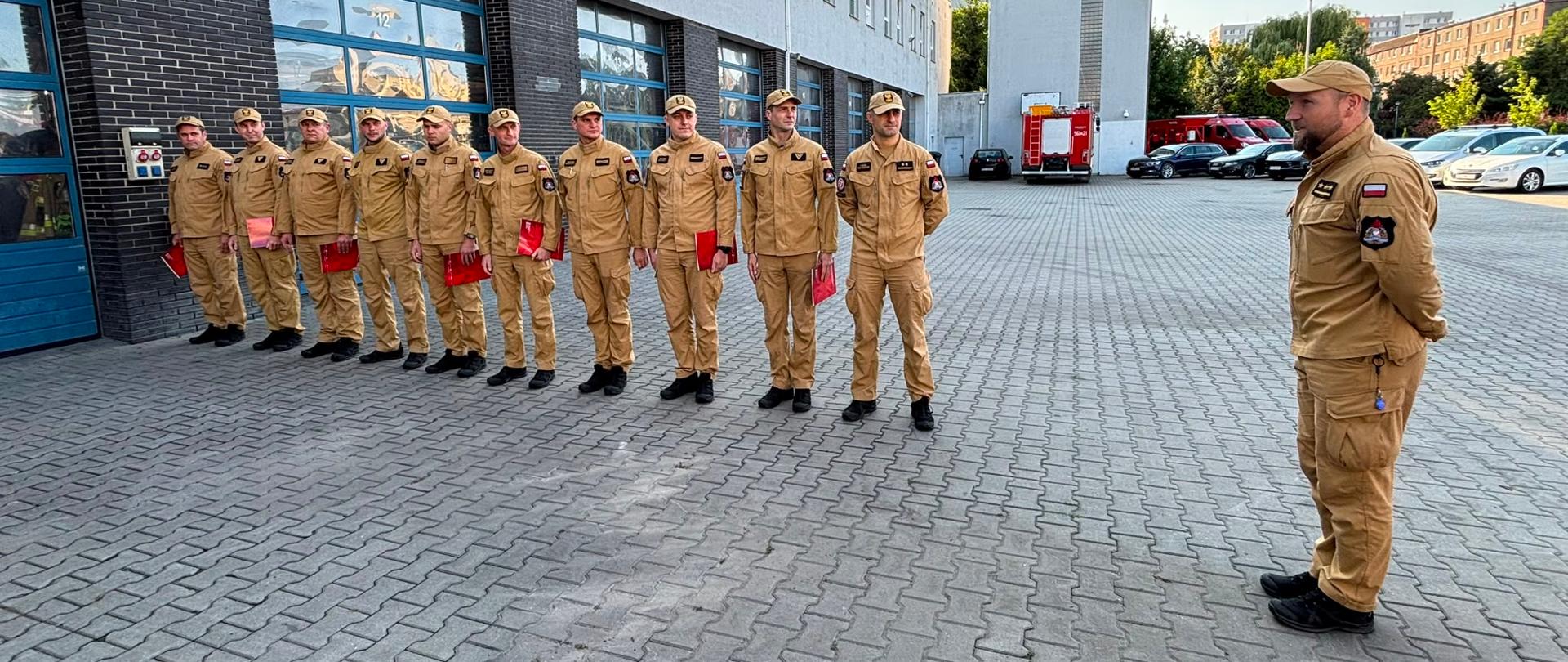 Wręczenie pochwał przez Komendanta