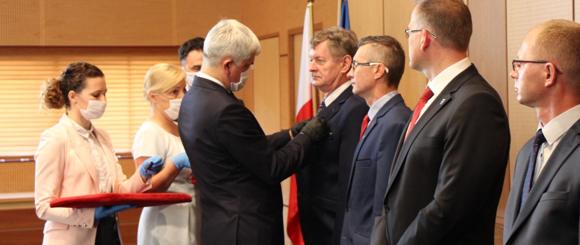 Wręczenie odznaczeń państwowych za zasługi w działalności na rzecz społeczności lokalnej