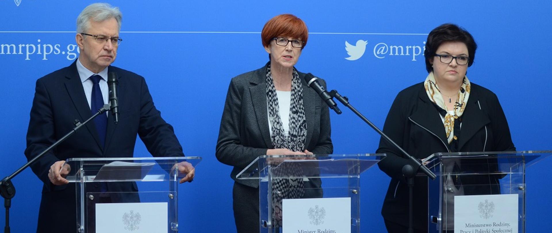 Konferencja prasowa dot. ogólnopolskiego liczenia bezdomnych z udziałem minister rodziny Elżbiety Rafalskiej oraz wiceministrów: Elżbiety Bojanowskiej oraz Krzysztofa Michałkiewicza.