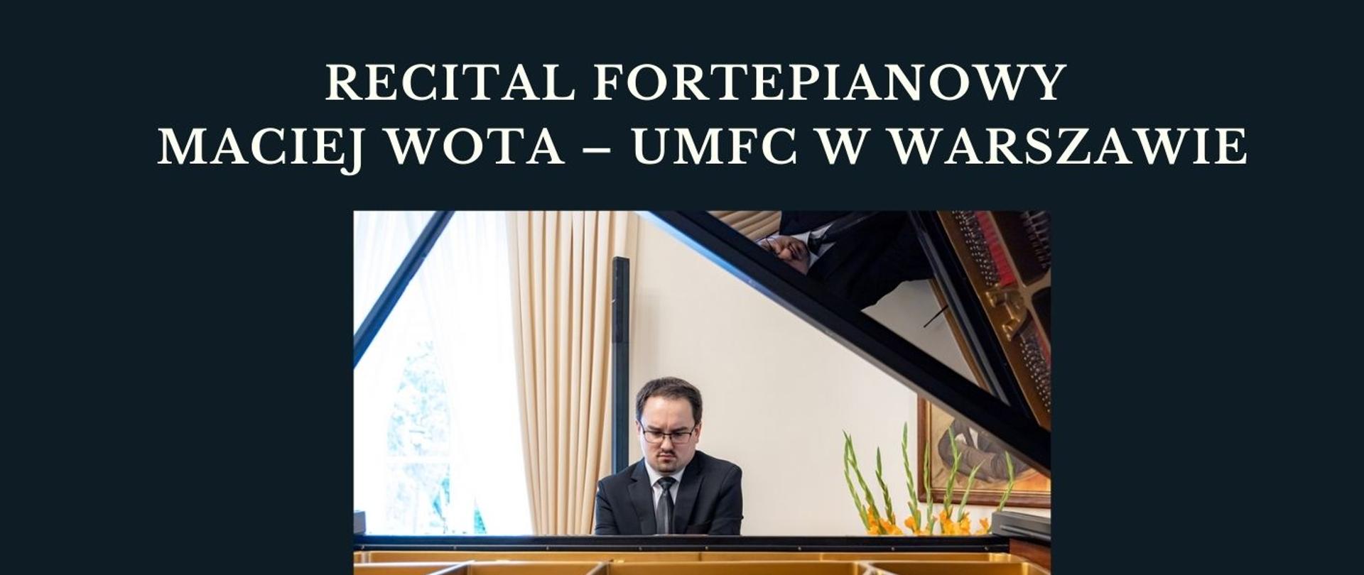 Ciemny plakat, białe napisy informacja o koncercie, na dole biało czarna klawiatura fortepianu. 