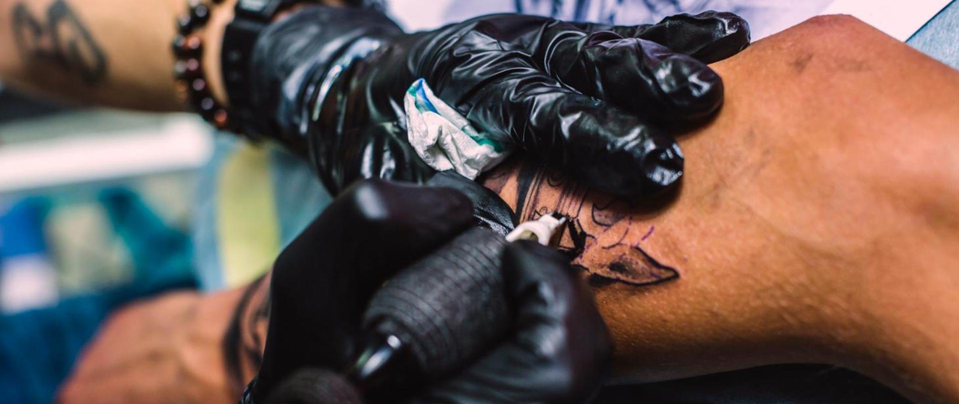 Ograniczenia dotyczące tuszów do tatuażu i makijażu permanentnego