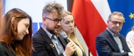Zdjęcie z konferencji inaugurującej kampanię „Mam odwagę prosić o pomoc”