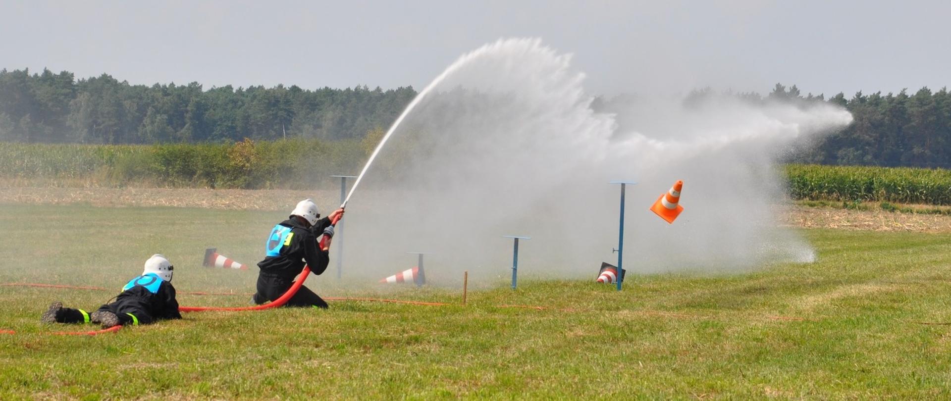 Gminne Zawody Sportowo – Pożarnicze jednostek OSP z terenu gminy Jabłonna Lacka 2023 - na zdjęciu zawodnicy podczas zawodów 