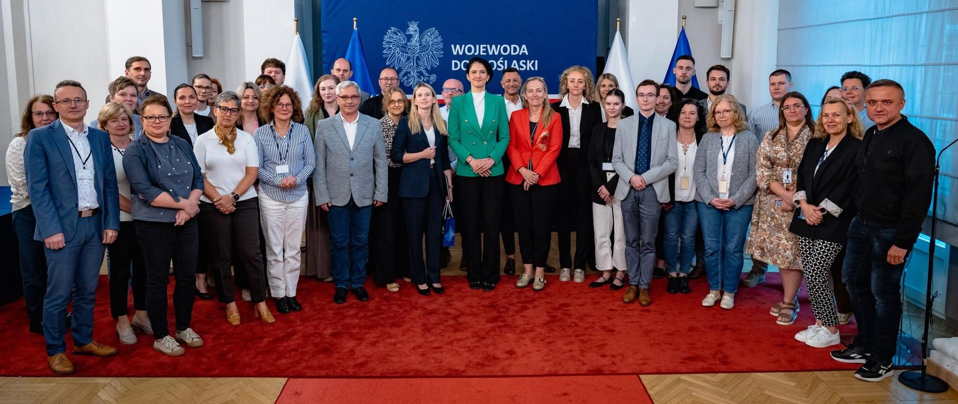 Pracownicy Dolnośląskiego Urzędu Wojewódzkiego ukończyli etap służby przygotowawczej