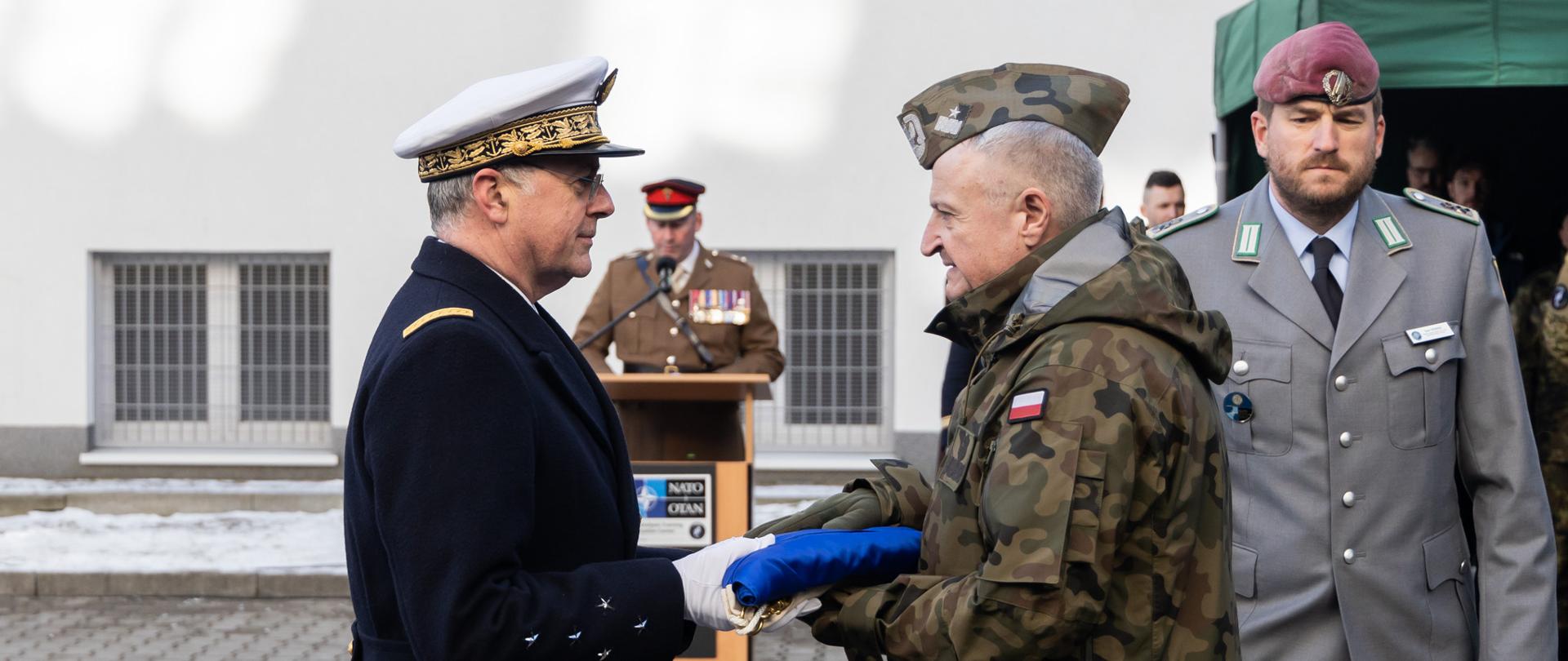 Admirał Pierre Vandier - Naczelny Dowódca Sił Sojuszniczych NATO ds. Transformacji przekazuje obowiązki gen. Wojciechowi Ozdze