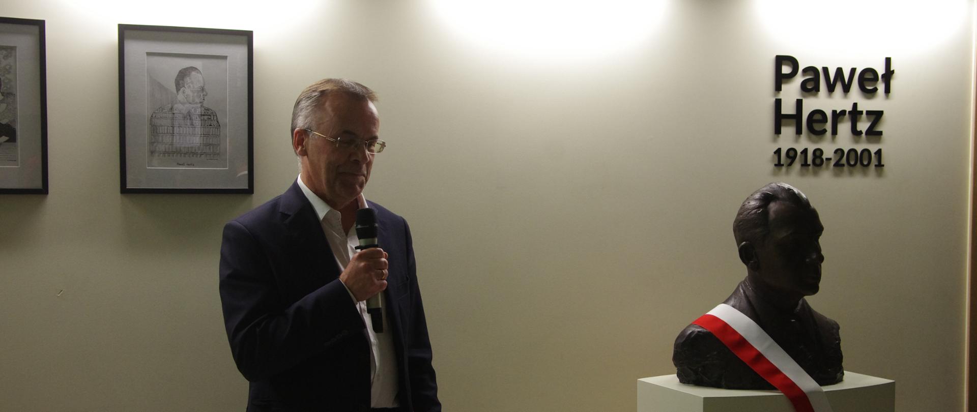 Upamiętnienie Pawła Hertza – poety, eseisty, tłumacza i edytora