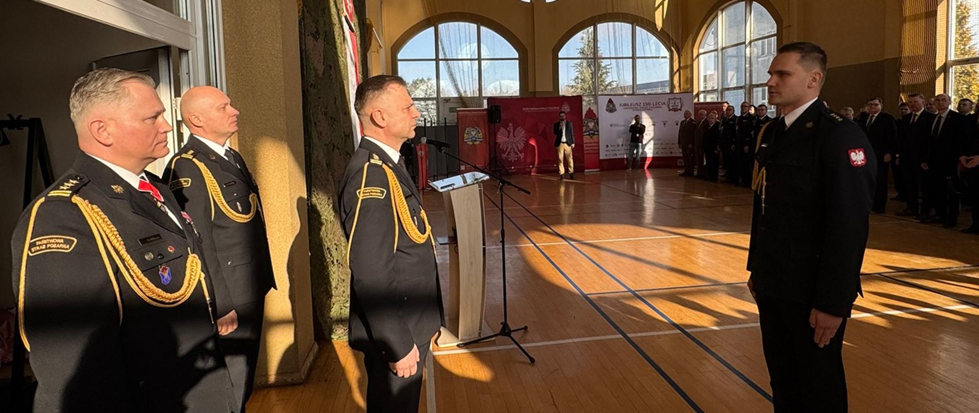 Rozpoczęcie uroczystego apelu z okazji zdania i objęcia obowiązków Komendanta Miejskiego Państwowej Straży Pożarnej w Białymstoku