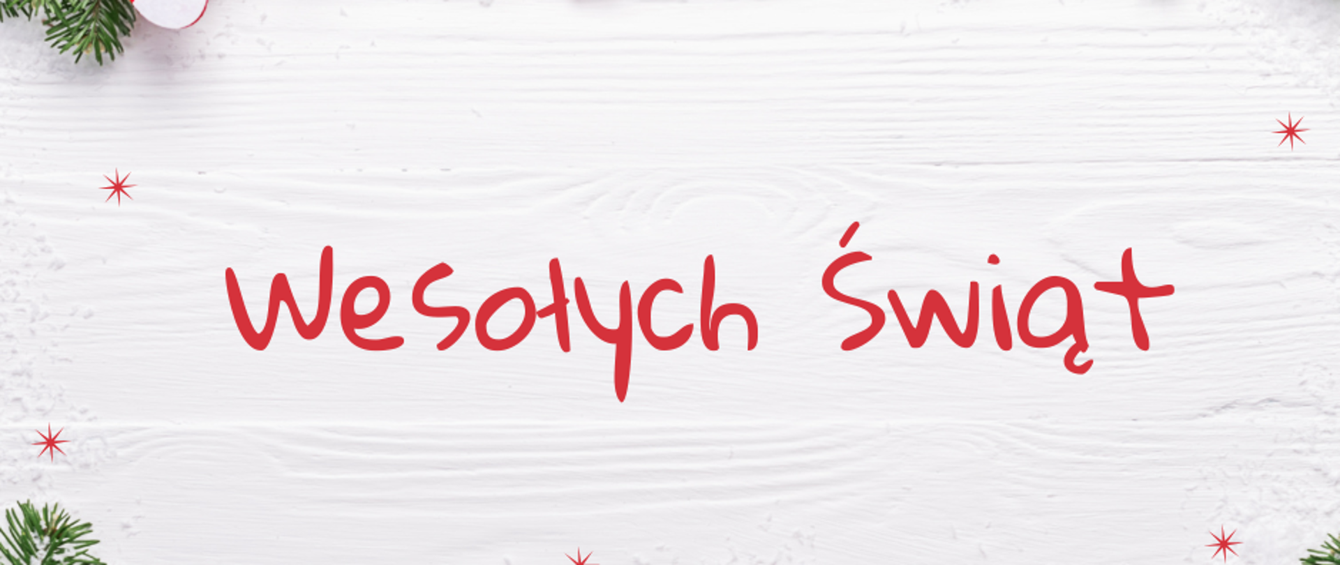 Grafika z życzeniami "Wesołych Świąt" na białym tle, u góry i na dole grafiki zielone gałazki świerku, czerwone świąteczne ozdoby i czerwona jarzębina