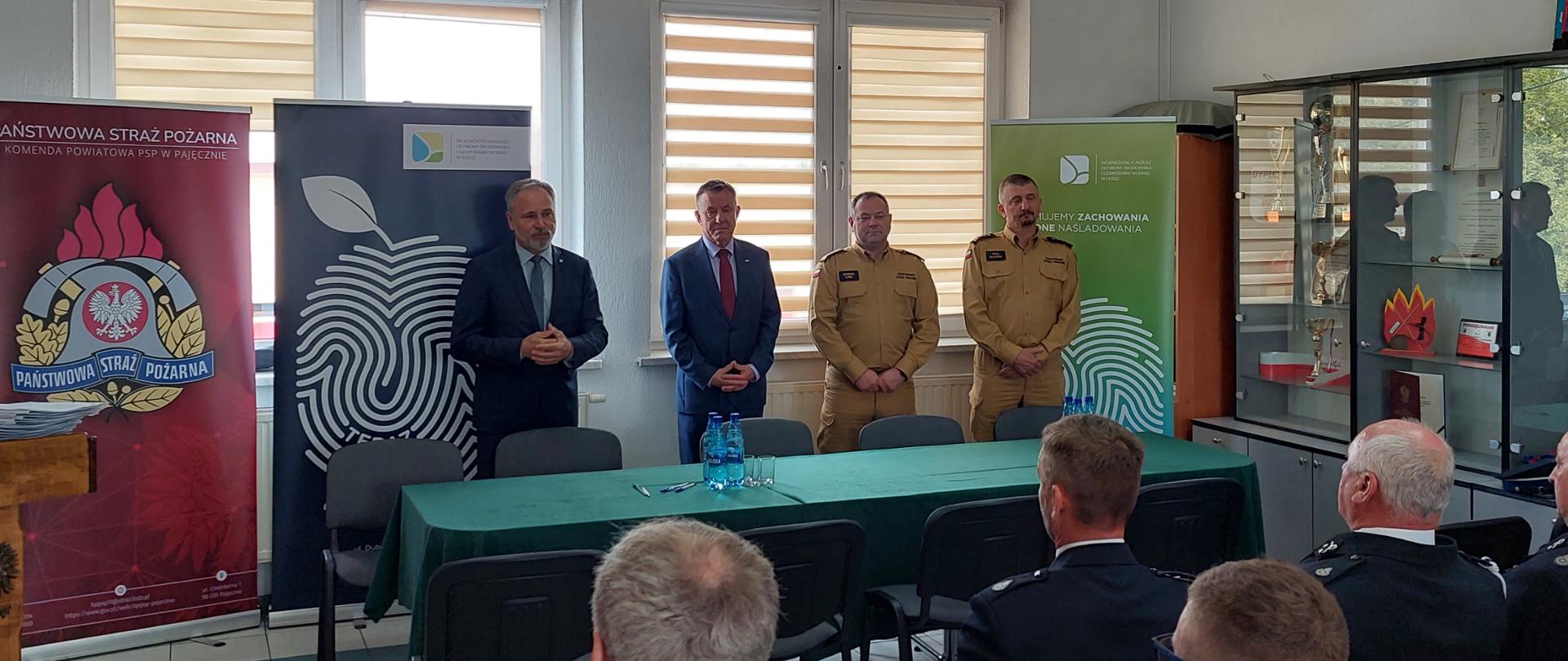 Uroczyste podpisanie umów dofinansowania zakupu sprzętu i wyposażenia jednostek Ochotniczych Straży Pożarnych przez Prezesa Wojewódzkiego Funduszu Ochrony Środowiska i Gospodarki Wodnej w Łodzi - Pana Wojciecha Miedzianowskiego