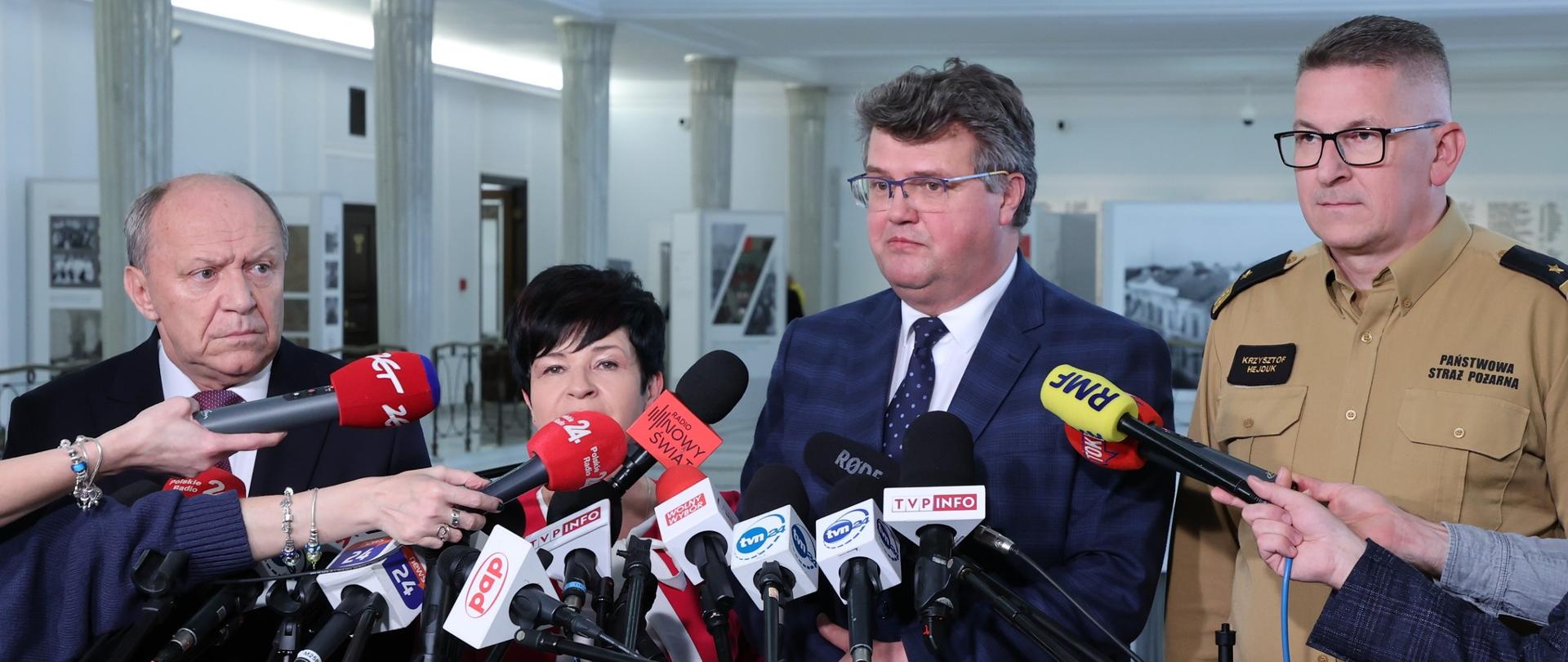 25 mln zł dotacji dla Młodzieżowych Drużyn Pożarniczych Ochotniczych Straży Pożarnych - konferencja prasowa 