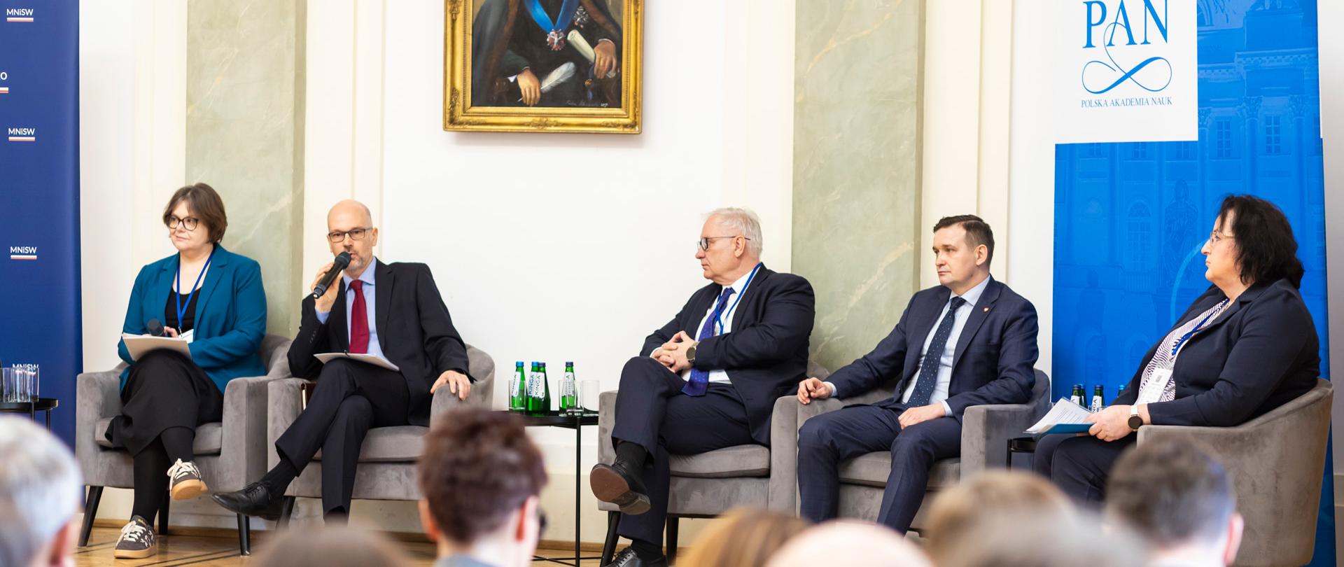 Inauguracja międzynarodowego projektu „Supporting evidence-informed policymaking for the twin transition” (EIPM 2.0) w siedzibie Polskiej Akademii Nauk w Pałacu Stasica