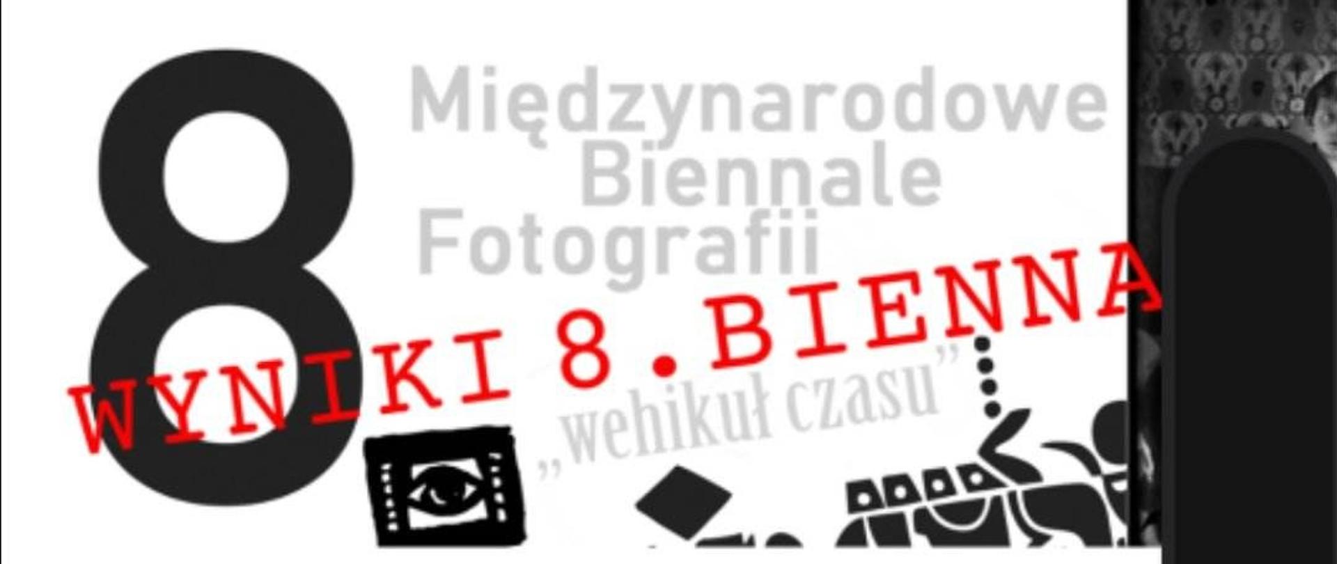 Baner z napisem Wyniki 8. Międzynarodowego Biennale Fotografii "wehikuł czasu"