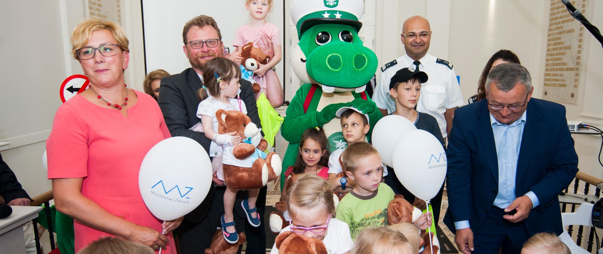 Ministrowie poprowadzili lekcję dla małych pacjentów