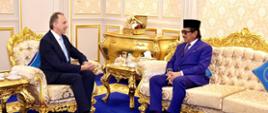 Ambassador Krzysztof Dobrowolski and Governor of Sabah TYT Tun Datuk Seri Panglima Haji Musa bin Haji Aman seated for a conversation