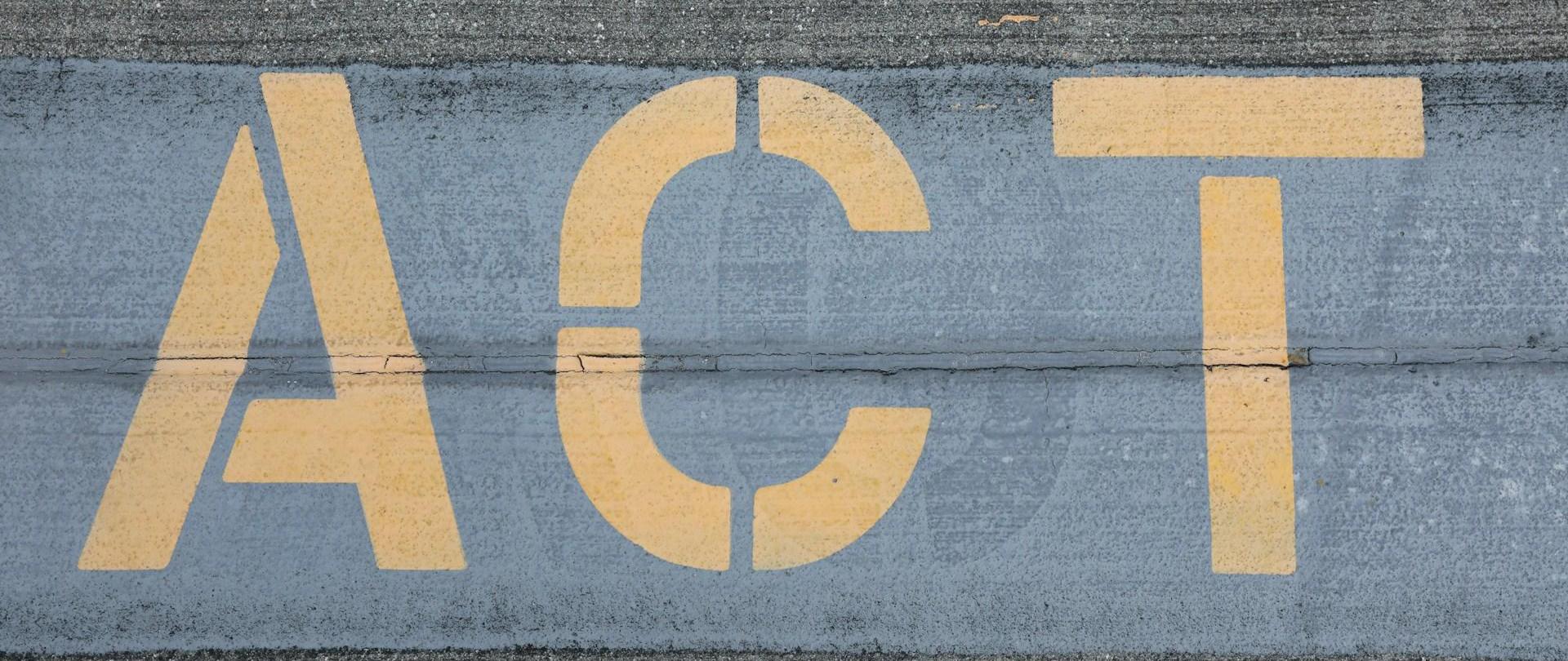Napis "ACT"
