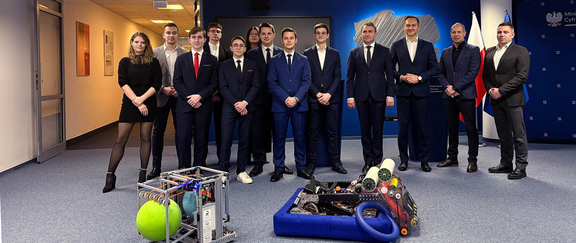 Wizyta wicemistrzów świata w robotyce w Ministerstwie Cyfryzacji