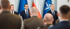 Prezydent Andrzej Duda, premier Mateusz Morawiecki, minister obrony narodowej Mariusz Błaszczak podczas uroczystości.