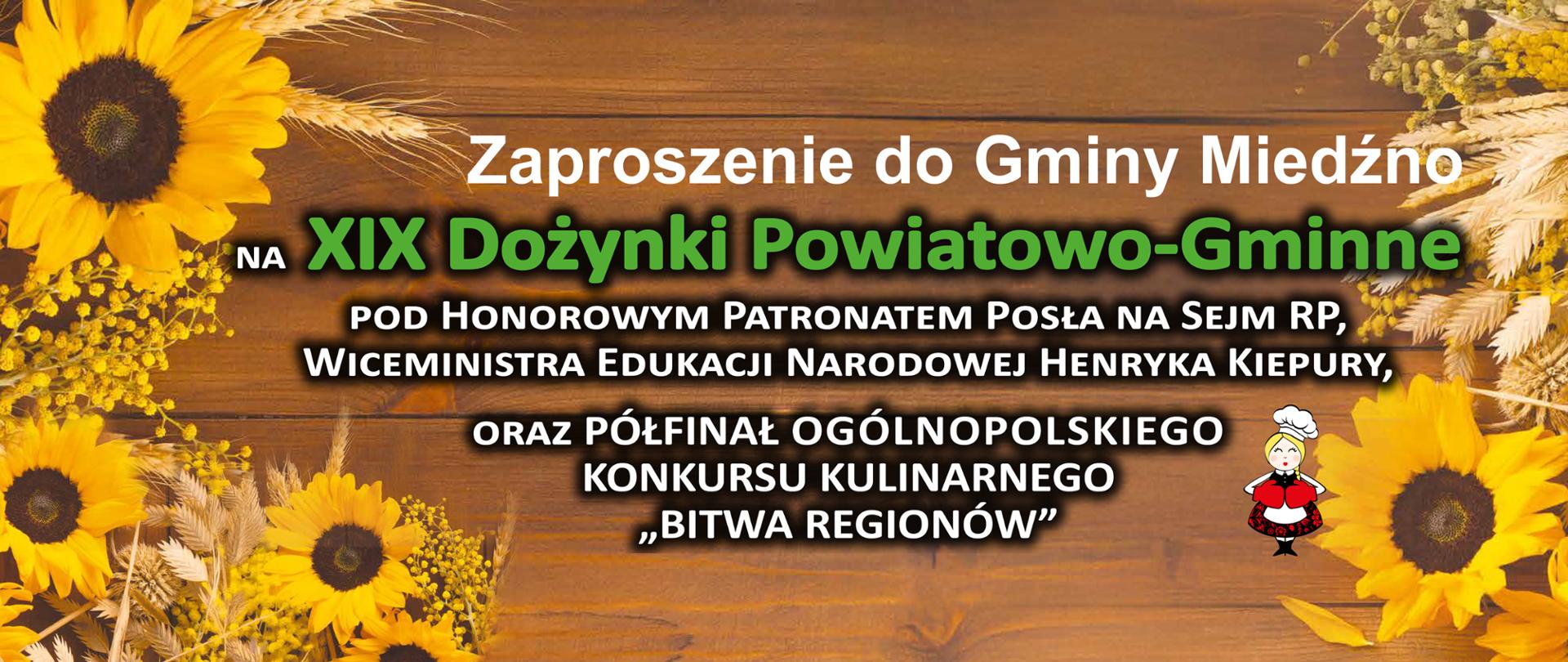 Zaproszenie na dożynki w Miedźnie - tekst na tle deski z otoczony żółtymi słonecznikami i kłosami zbóż