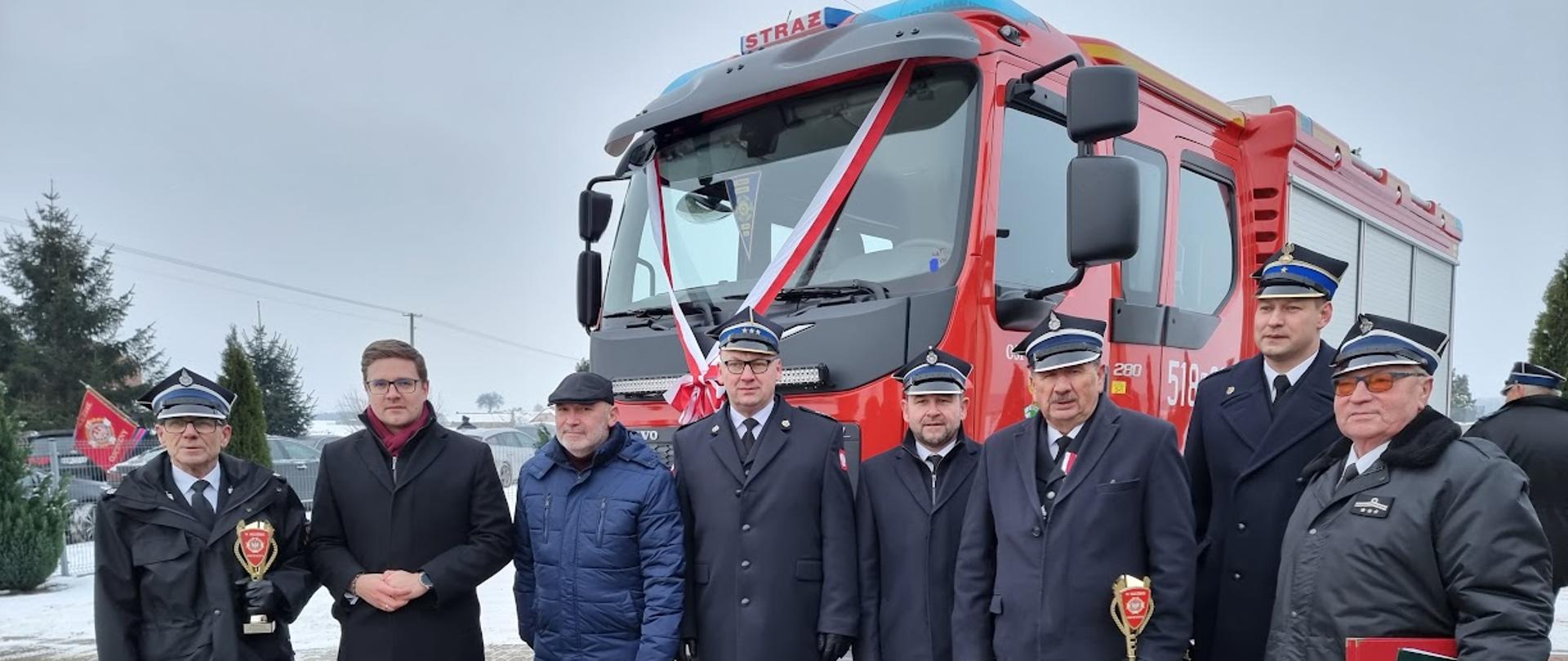 Przekazanie samochodu ratowniczo-gaśniczego OSP Wonna i sprzętu pożarniczego jednostkom OSP z powiatu nowomiejskiego