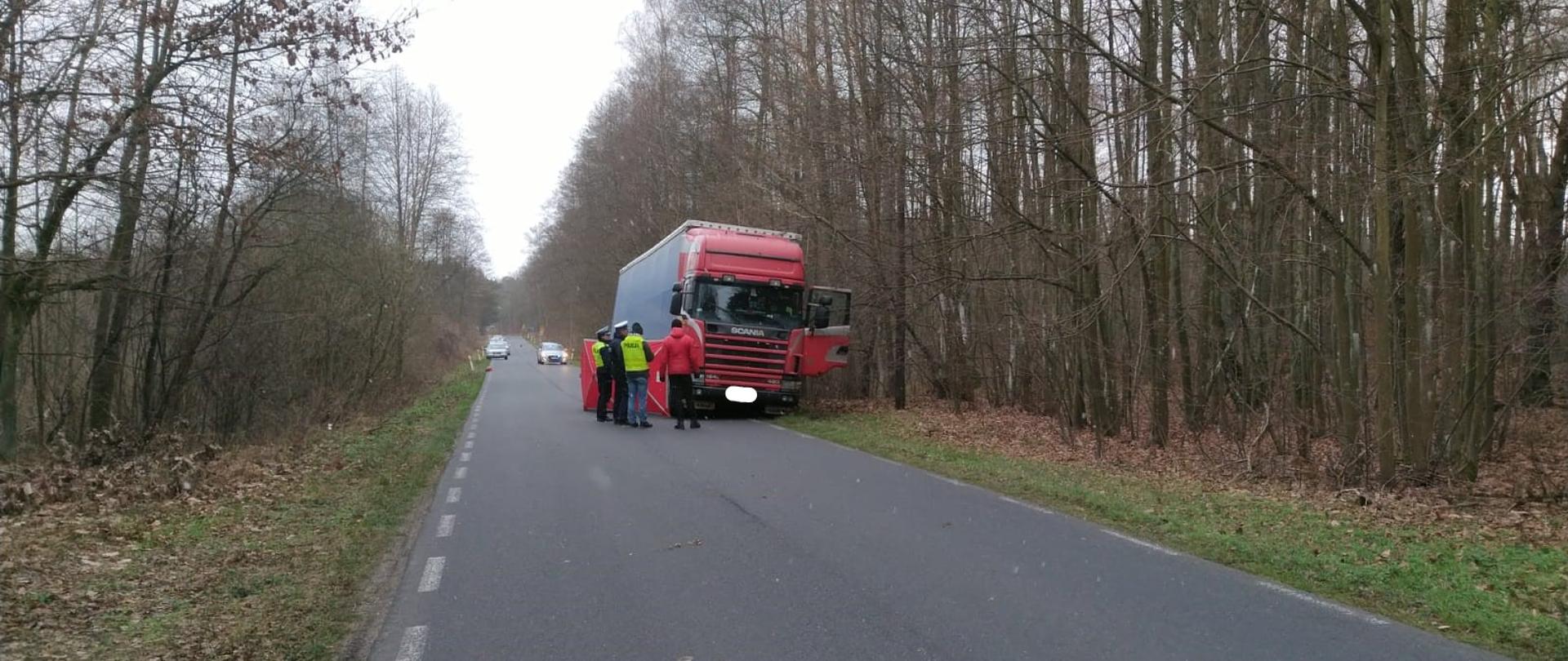 ŚMIERTELNE POTRĄCENIE NA DRODZE POWIATOWEJ