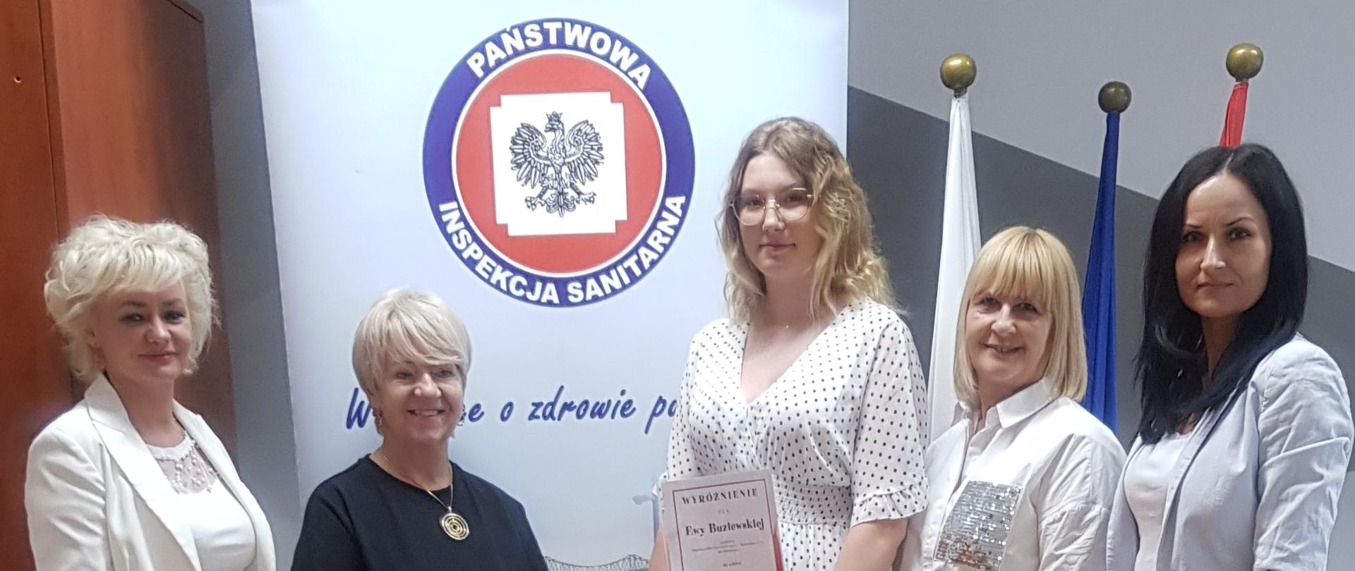 organizatorzy oraz uczestnicy na zdjęciu 