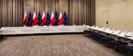 Pierwsze posiedzenie Komitetu Monitorującego dla Funduszy Europejskich na Migracje, Granice i Bezpieczeństwo 2021-2027, stół konferencyjny 