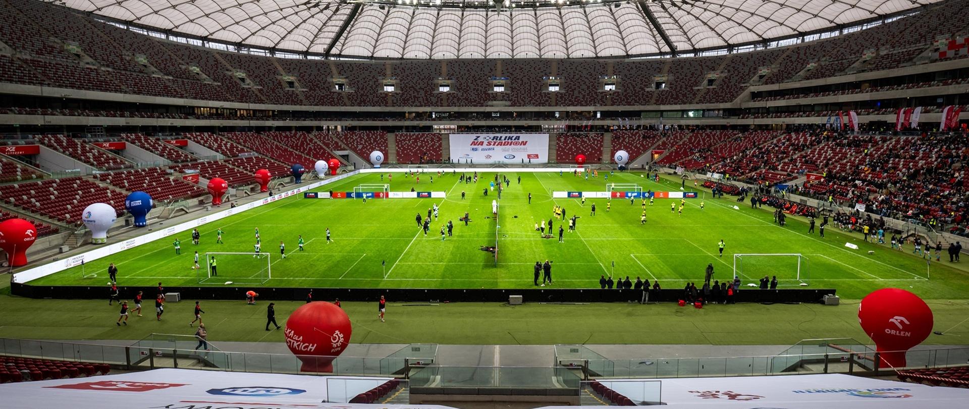 Zdjęcie z finałów turnieju piłkarskiego Z Orlika na Stadion na PGE Narodowym.