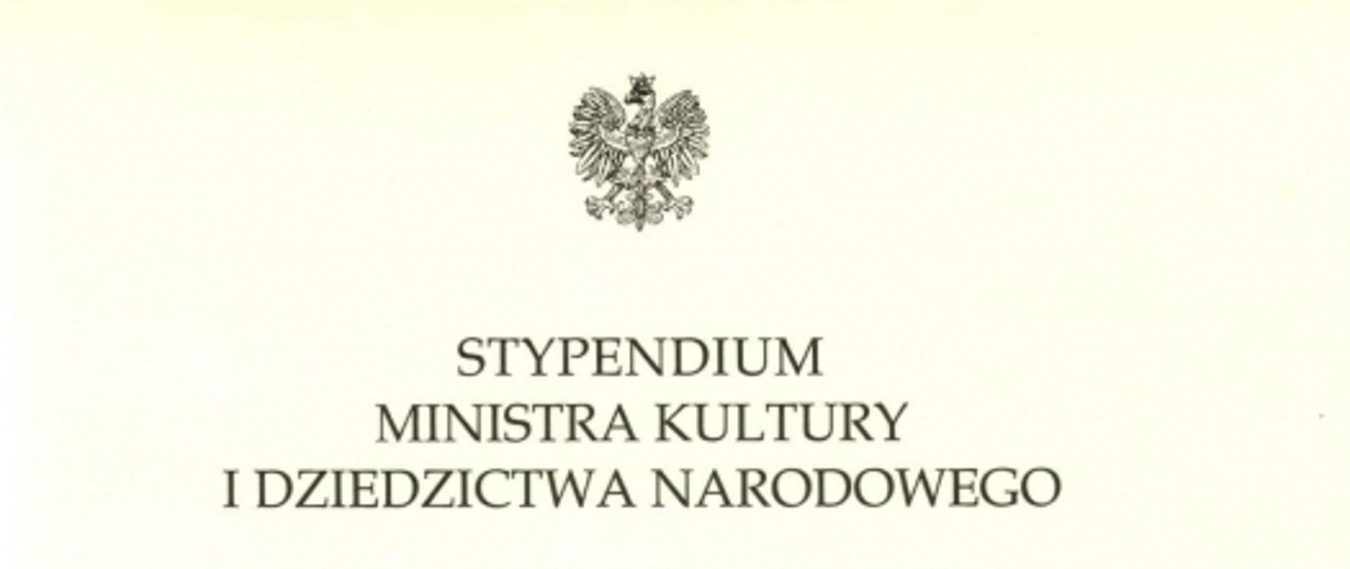 Dyplom, jasne tło, Godło Państwowe na górze, ciemne litery, podpis ministra