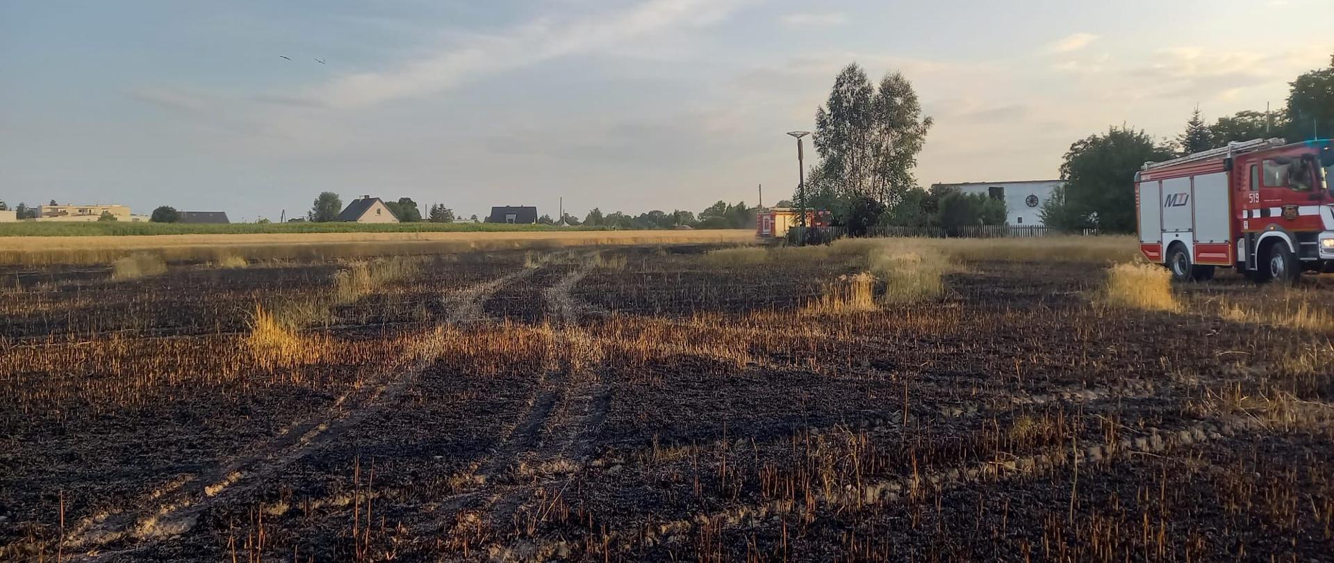 POŻAR ZBOŻA RUDNIKI, ZAGROŻONY ZAKŁAD STOLARSKI
