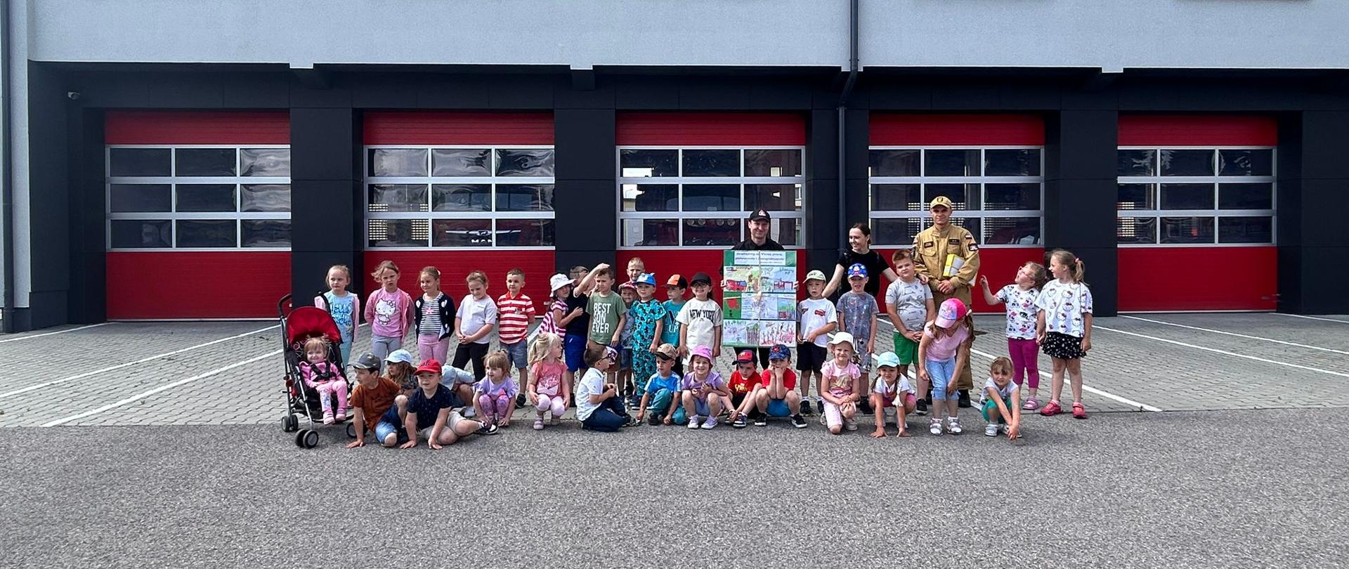 Wizyta Przedszkolaków z Bidzin w Komendzie Powiatowej Państwowej Straży Pożarnej w Sandomierzu 