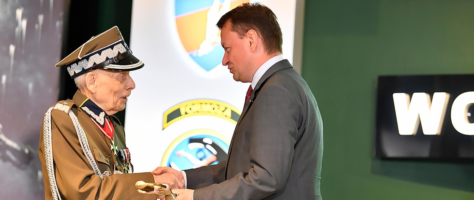 300518_Miłosc_i_szacunek_to_najwieksza_zaplata_za_sluzbe_LChemperek_01