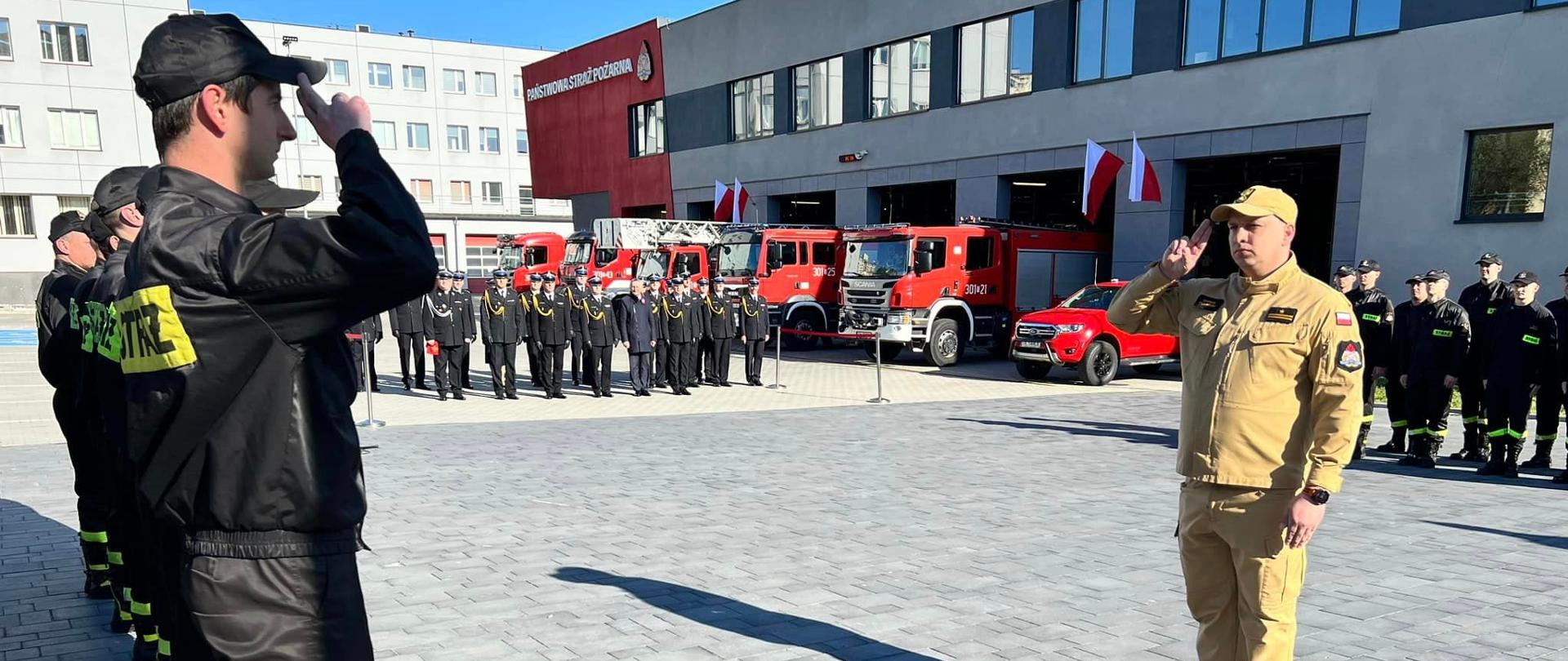 Uroczysta zmiana służby z okazji Dnia Strażaka