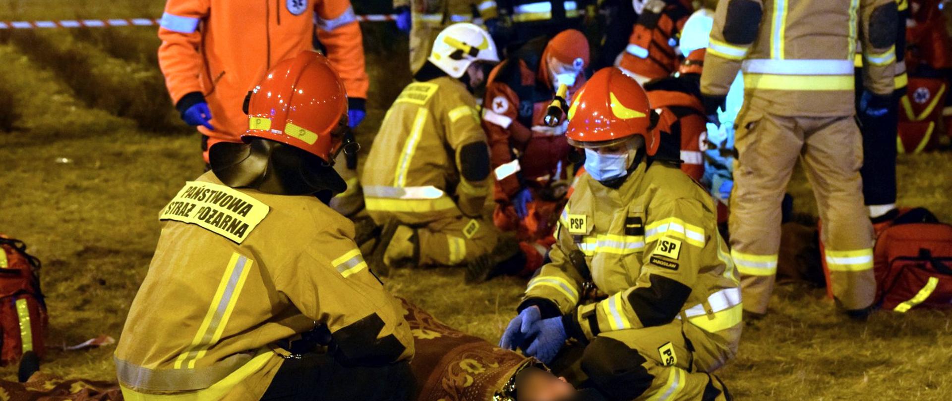 PSP, OSP i ratownicy medyczni podczas działań 