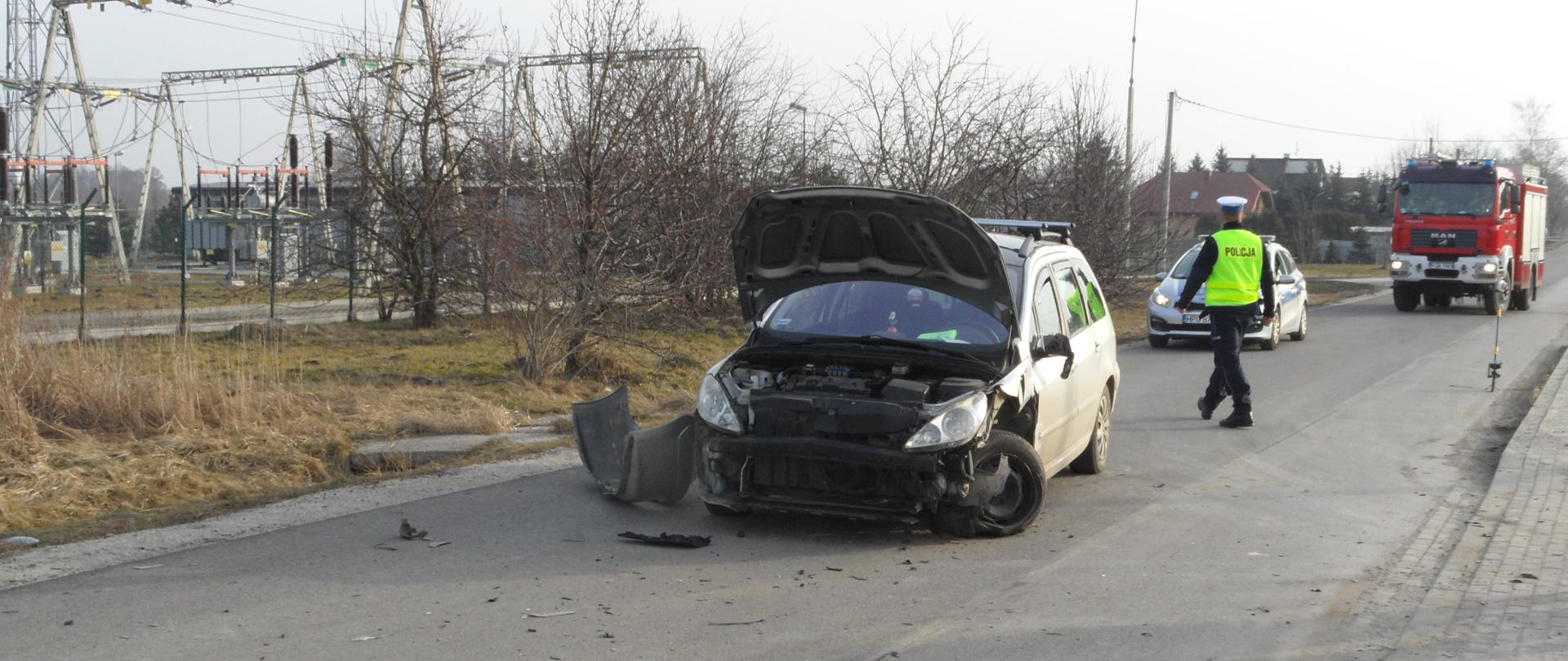 Na zdjęciu rozbity pojazd biorący udział w zdarzeniu