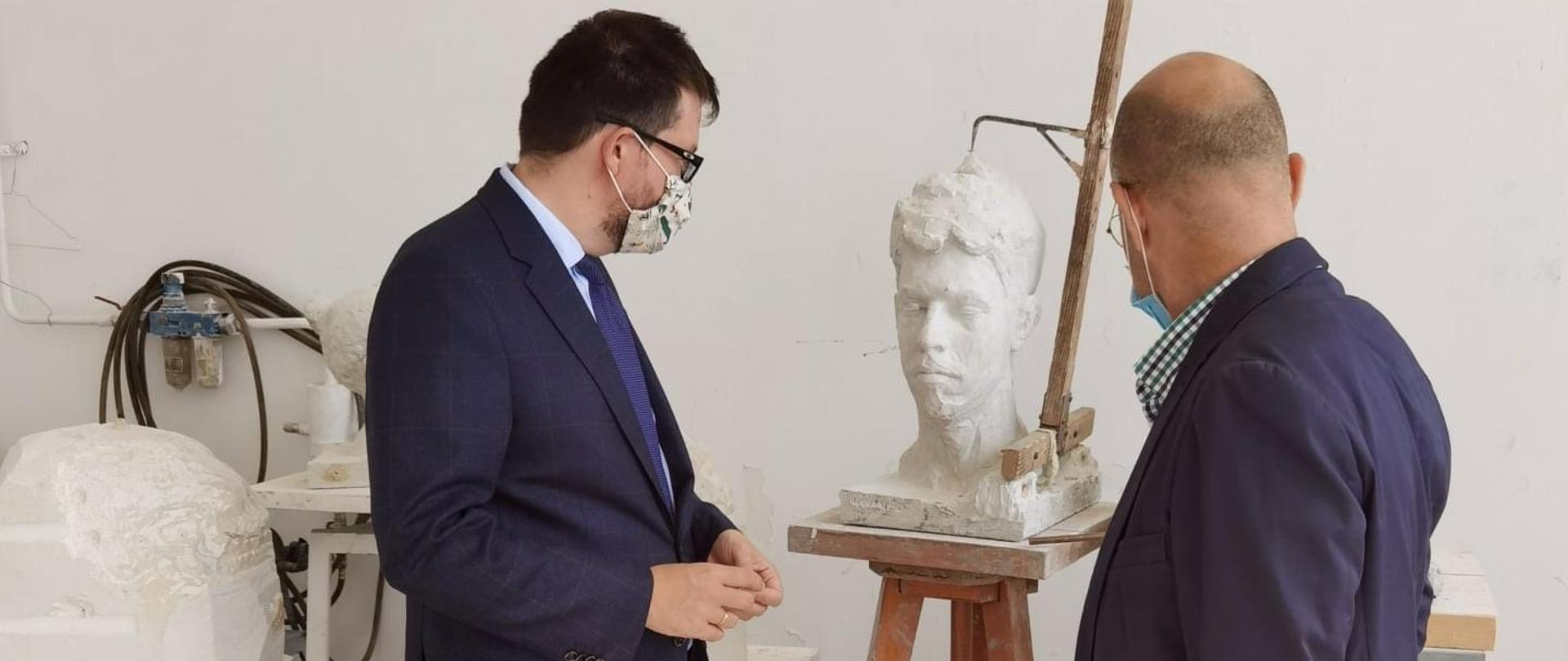 Współpraca polskich i serbskich środowisk artystycznych oraz uczelni artystycznych była głównym przedmiotem rozmów Ambasadora RP z władzami i nauczycielami akademickimi belgradzkiego Wydziału Sztuk Pięknych (FLU) w dniu 2 października 2020 r.