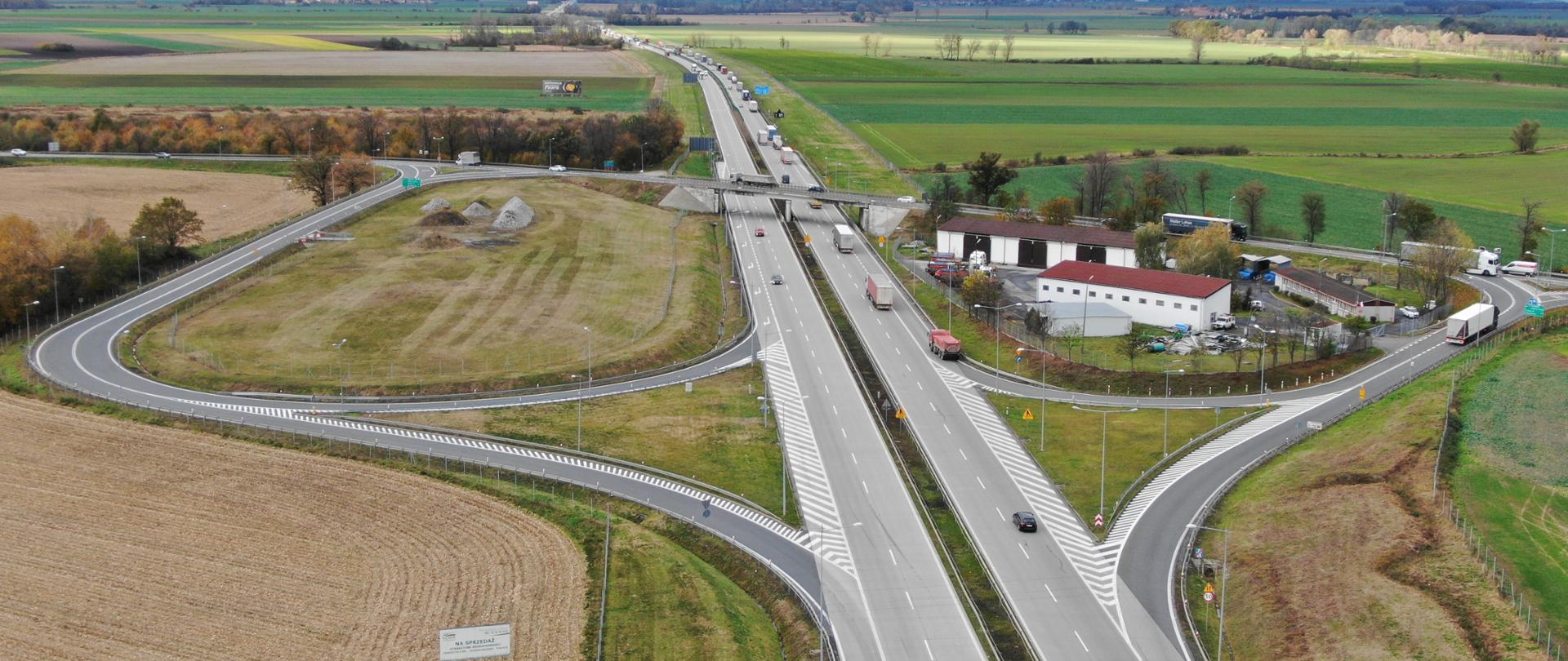 Autostrada A4 - węzeł Kostomłoty - w tle GDDKIA OUD Kostomłoty - listopad 2023 fot. Michał Soroko/GDDKiA