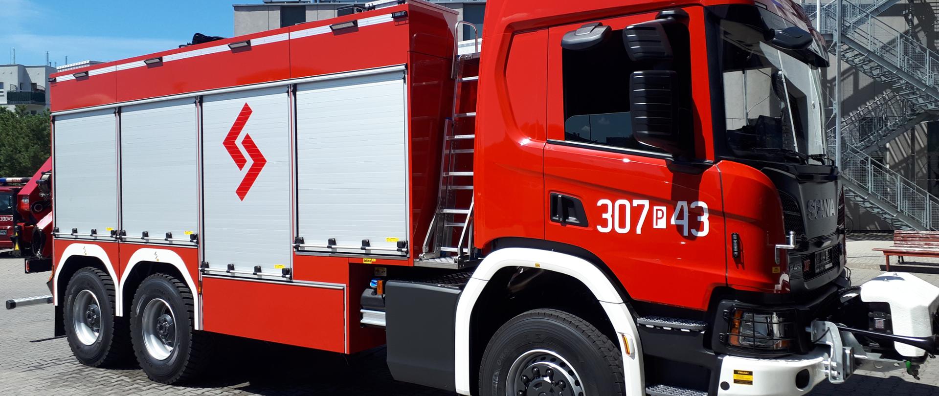 Nowy ciężki samochód ratownictwa technicznego