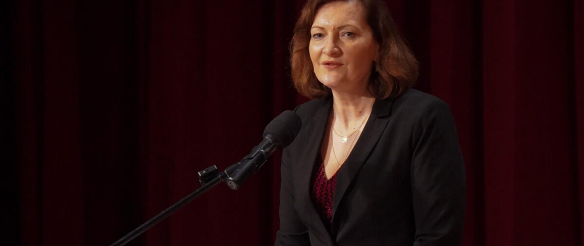 Wojewoda podkarpacki Ewa Leniart przemawia podczas spotkania noworocznego z przedstawicielami samorządów