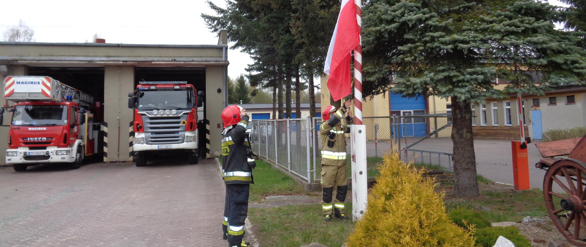 Uroczyste podniesienie flagi z okazji Dnia Flagi