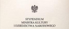 Dyplom przyznania stypendium Ministra Kultury i Dziedzictwa Narodowego na beżowym tle
