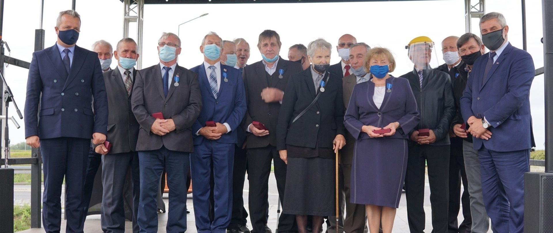 Odznaczeni. Zdjęcie grupowe