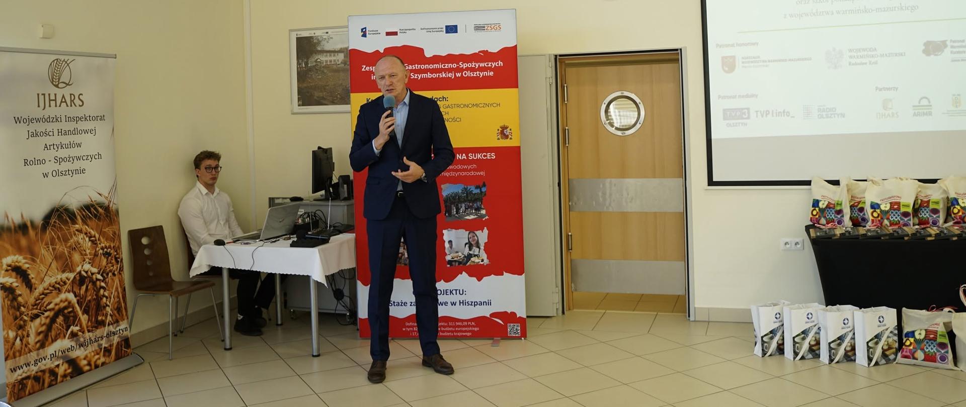 Warmińsko-Mazurski Wojewódzki Inspektor Jakości Handlowej Artykułów Rolno-Spożywczych, Ryszard Piórkowski, podczas przemówienia do uczestników wydarzenia