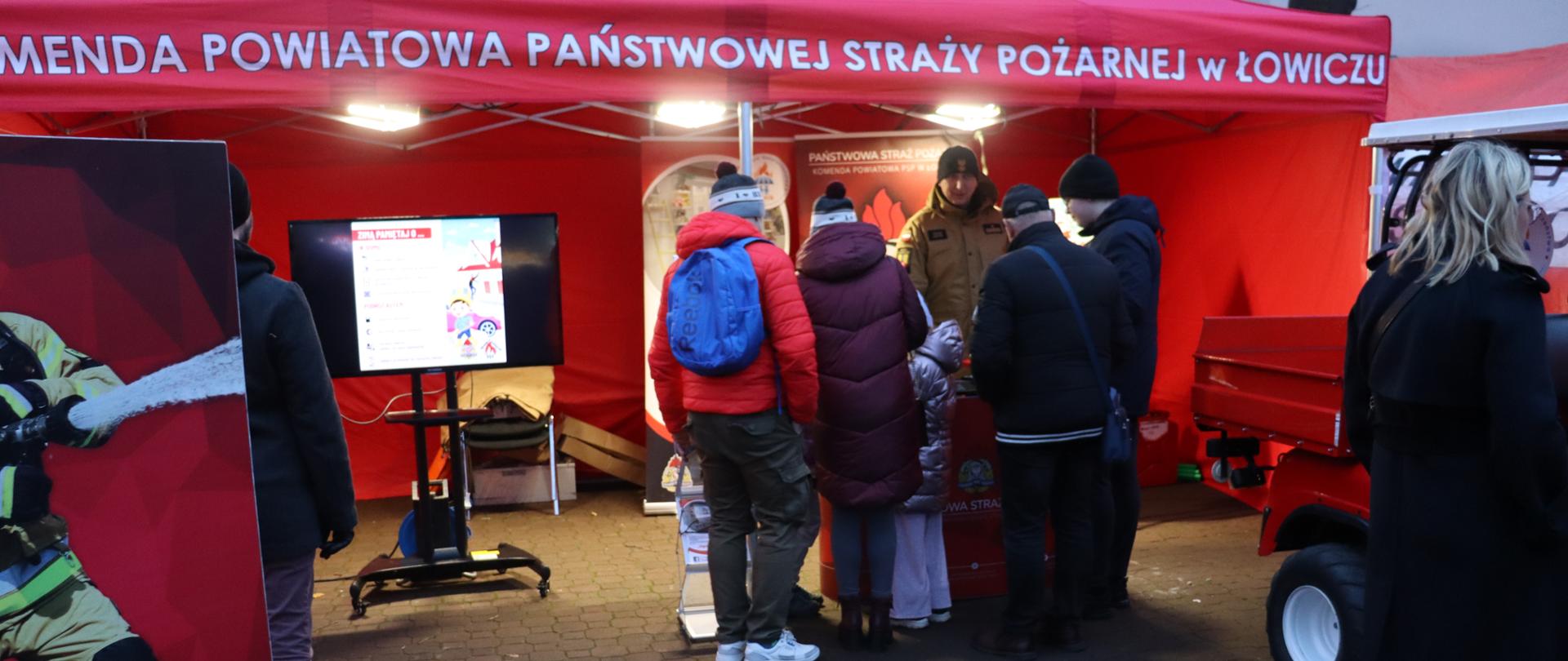 Akcja "Czujka na straży Twojego Bezpieczeństwa" podczas choinki miejskiej w Łowiczu