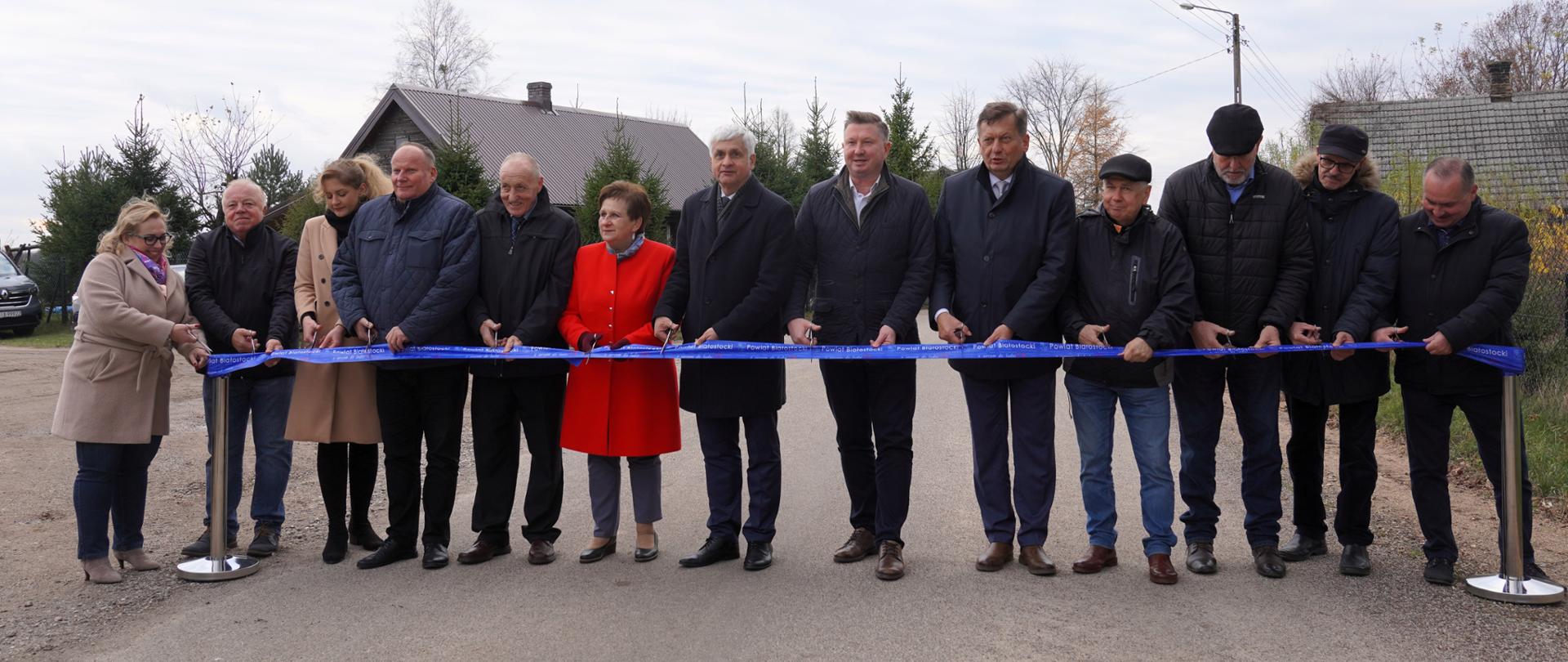 Otwarcie wyremontowanej drogi w Straszewie