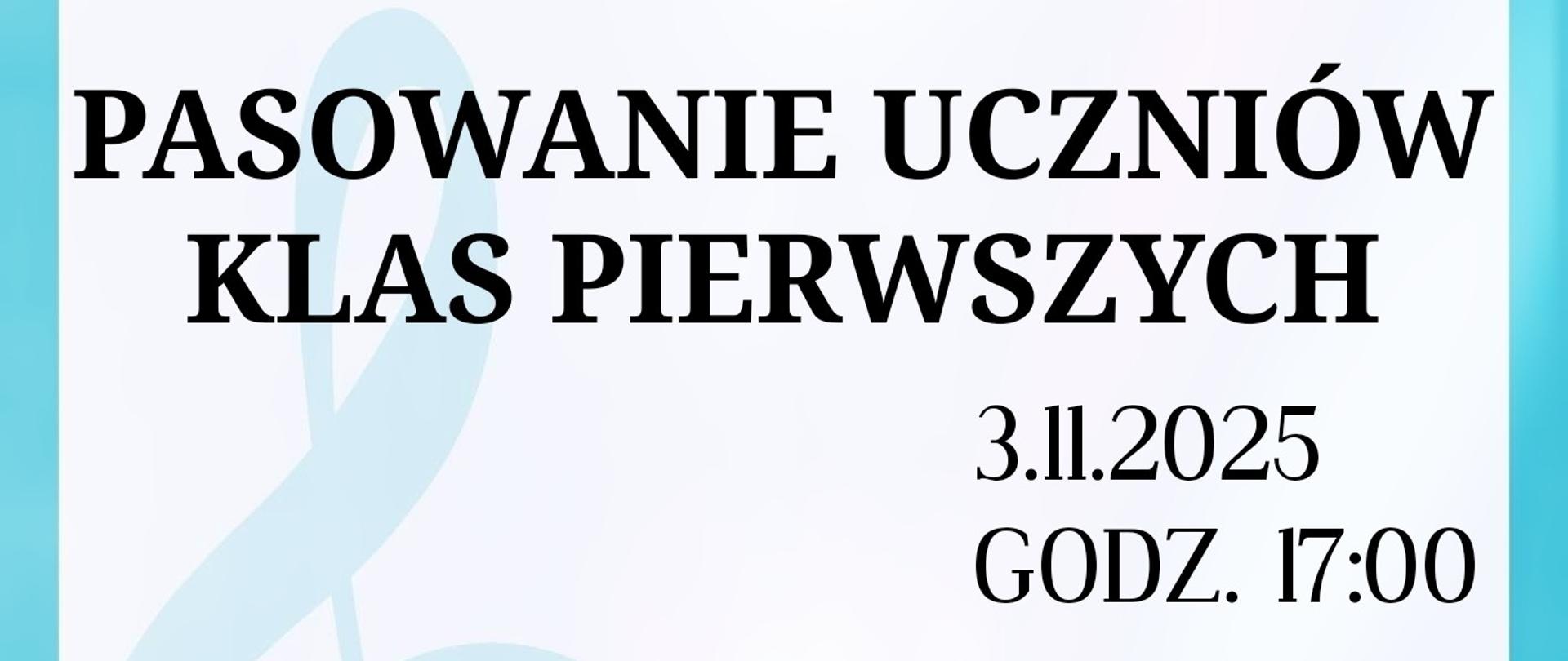 plakat z niebieską ramką na uroczyste pasowanie uczniów klas pierwszych zawiera kolorowe elementy na białym tle, kółka, pionowe kreski, trójkąty, na górze logo szkoły, poniżej nazwę szkoły, tytuł, datę i godzinę wydarzenia, na dole klucz wiolinowy, nuty na pięciolinii, oraz biret z dyplomem