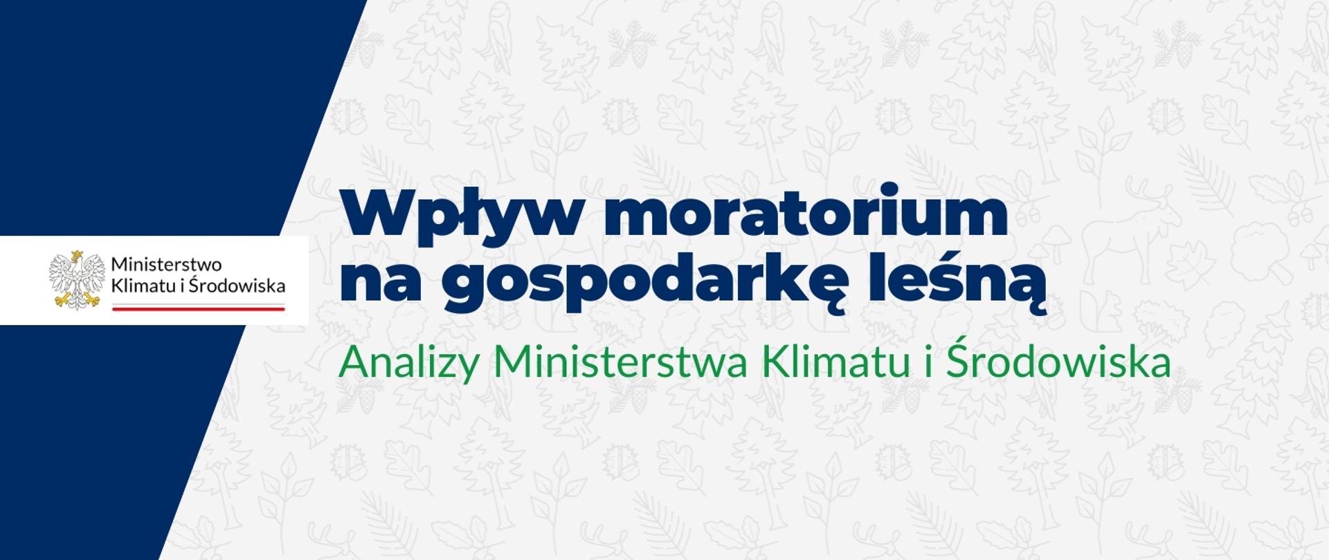 Prostokątny baner z logotypem Ministerstwa Klimatu i Środowiska z lewej strony oraz z napisem na środku cyt. Wpływ moratorium na gospodarkę leśną - analizy Ministerstwa Klimatu i Środowiska. 